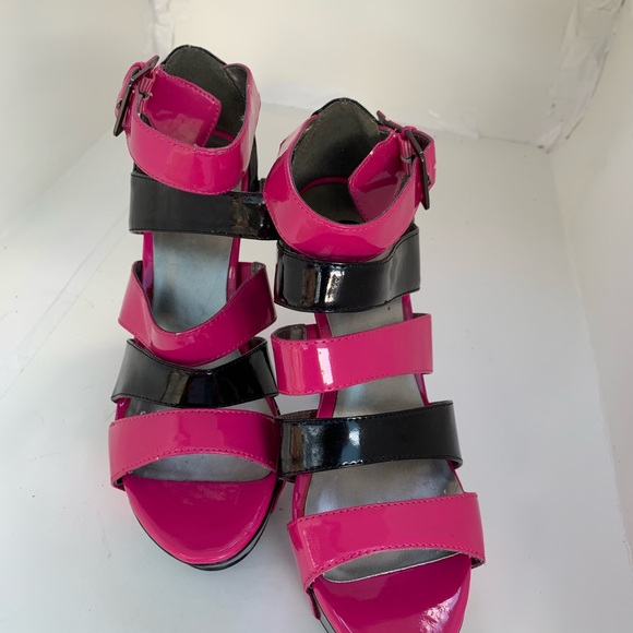 Guess Open Toe Platform Heel Pump - Picture 2 of 8